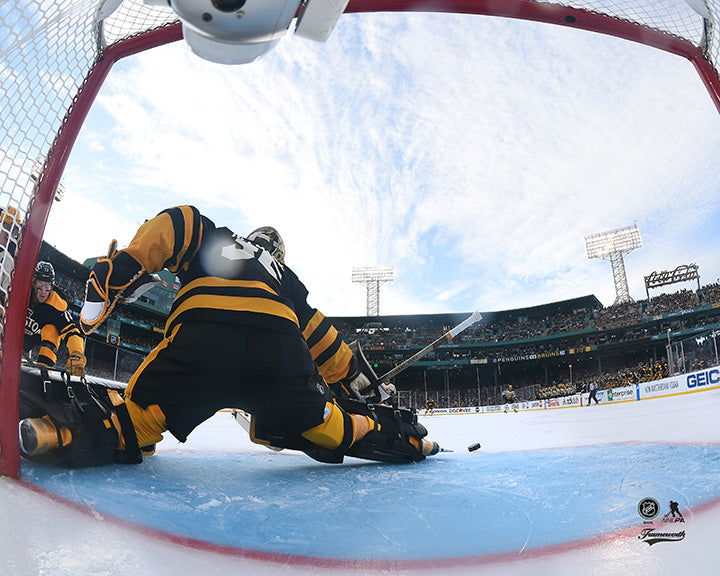 Pre-Order - Linus Ullmark Autographed Boston Bruins Winter Classic 8x10 Photo