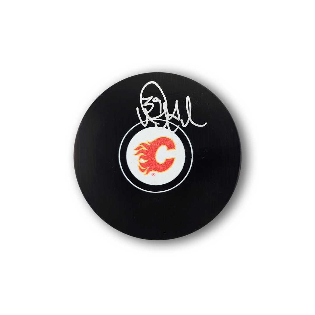 Doug Gilmour Autographed Calgary Flames Hockey Puck
