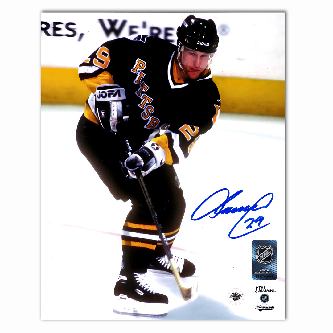 Markus Naslund Autographed Pittsburgh Penguins Home 8x10 Photo