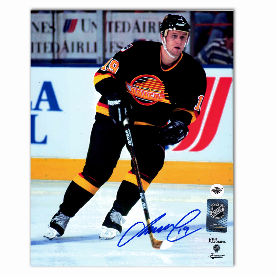 Markus Naslund Autographed Vancouver Canucks Home 8x10 Photo (Flying Skate)