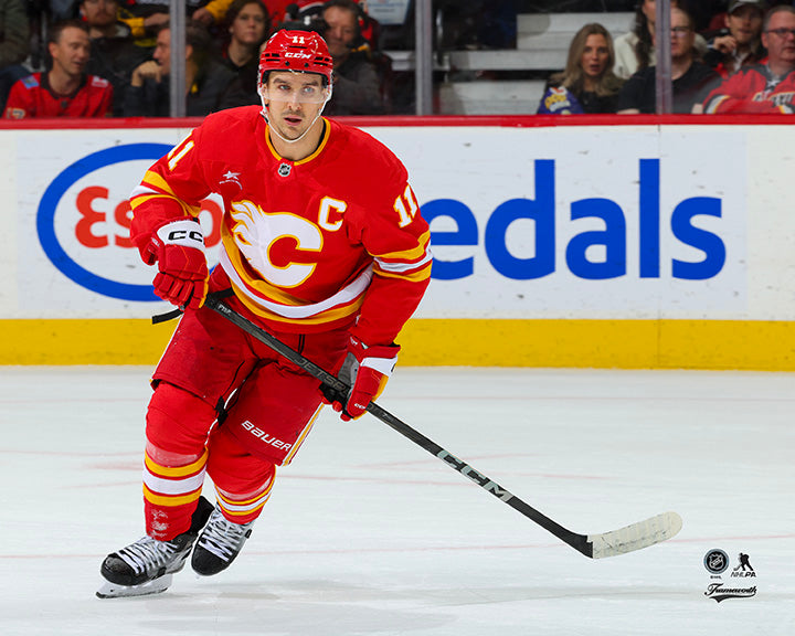 Pre-Order - Mikael Backlund Autographed Calgary Flames Home Horizontal 8x10 Photo