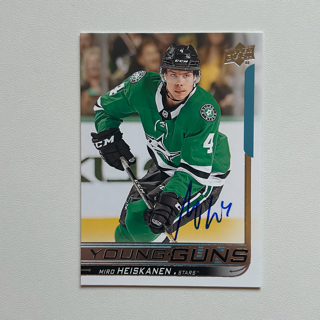2018-19 UD Young Guns Jumbo #246 MIRO HEISKANEN Autographed Rookie Card