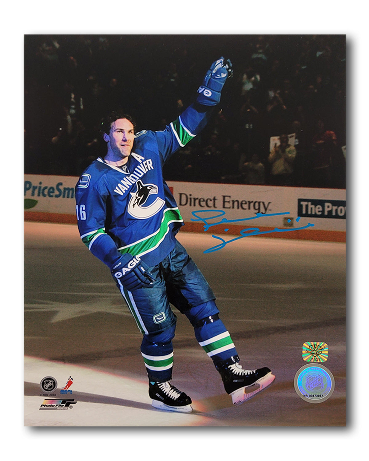 Trevor Linden Vancouver Canucks Autographed 8x10 Photo (Waving to Crowd Close Up)